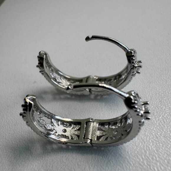 Vintage-Inspired Silver Tone Hoop Earrings - Picture 6 of 10